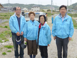 笠原地区役員6名と一般の参加者約85名で行った。笠原川の清掃の後、あまご約500匹を放流しつかみ取りを行った。